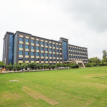 Golden Blossom Imperial Resorts Lucknow Esterno foto