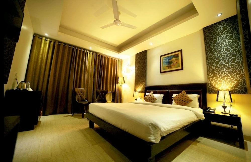 Golden Blossom Imperial Resorts Lucknow Esterno foto