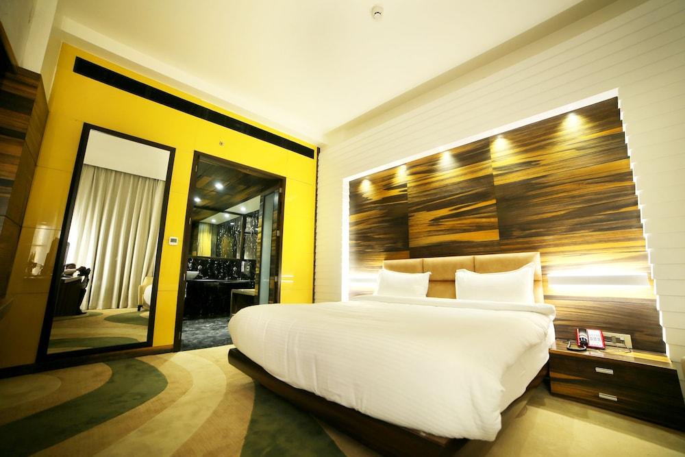Golden Blossom Imperial Resorts Lucknow Esterno foto