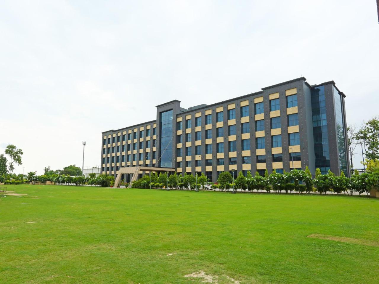 Golden Blossom Imperial Resorts Lucknow Esterno foto